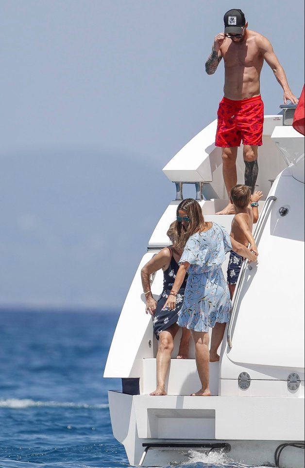Lionel Messi Spends Quality Vacation Time With Family On A Luxury Yacht ...