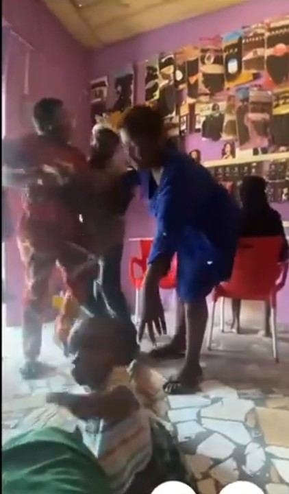 Drama As Woman Fights Husband's Sidechic After Catching Them At A Salon (Video)